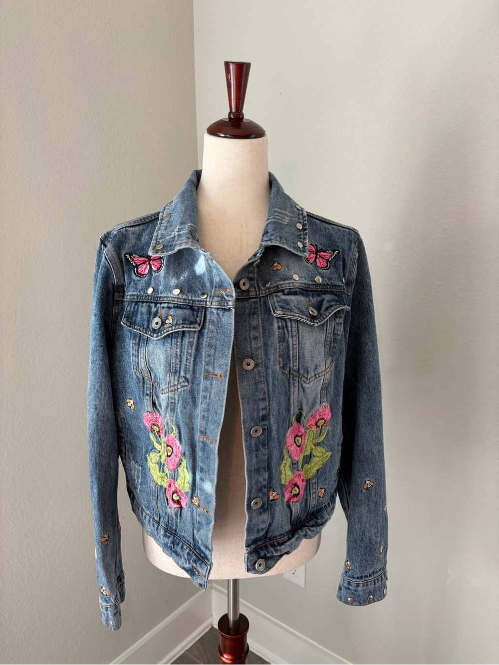 Festival Denim Jean Jacket Full Embroidered Flower Bees Studs Medium - Picture 11 of 15